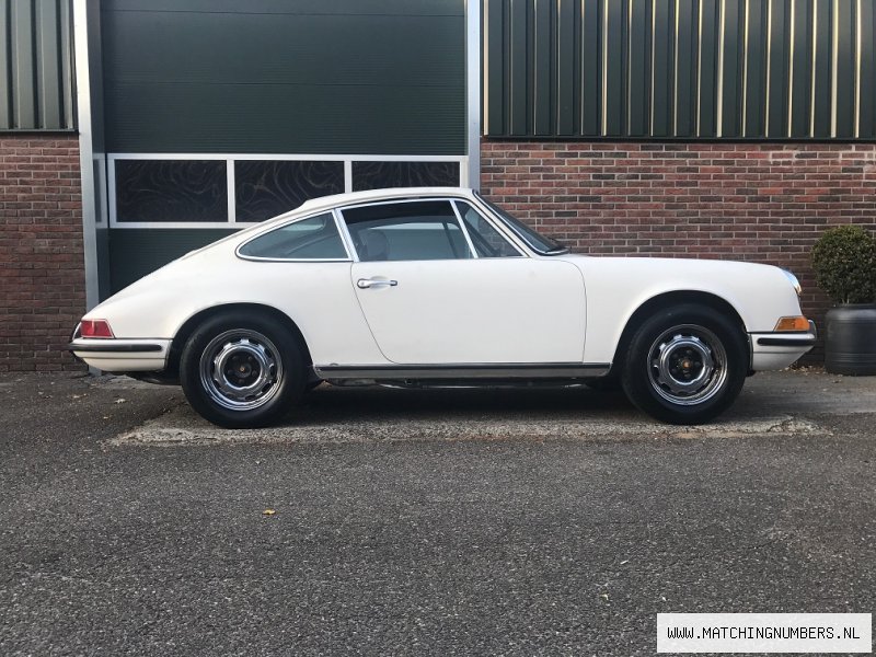 1971 - Porsche 911 T Sunroof Coupe 