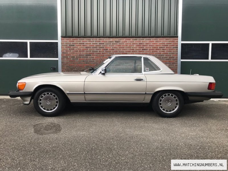 1988 - Mercedes Benz 560 SL Cabriolet (R107)