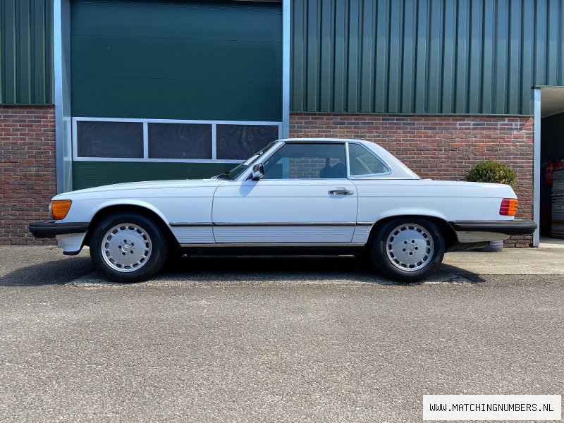 1986 - Mercedes Benz 560 SL Cabriolet Artic White (R107)