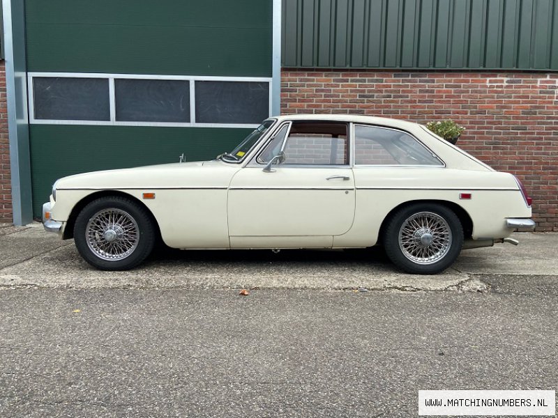 1969 - MGB GT Coupe Snowberry White