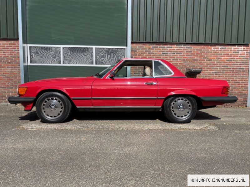 1989 - Mercedes Benz 560 SL Cabriolet  Signal Red (R107)