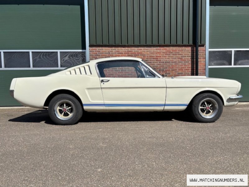 1966 - Ford Mustang Fastback 289 A Code Wimbledon White